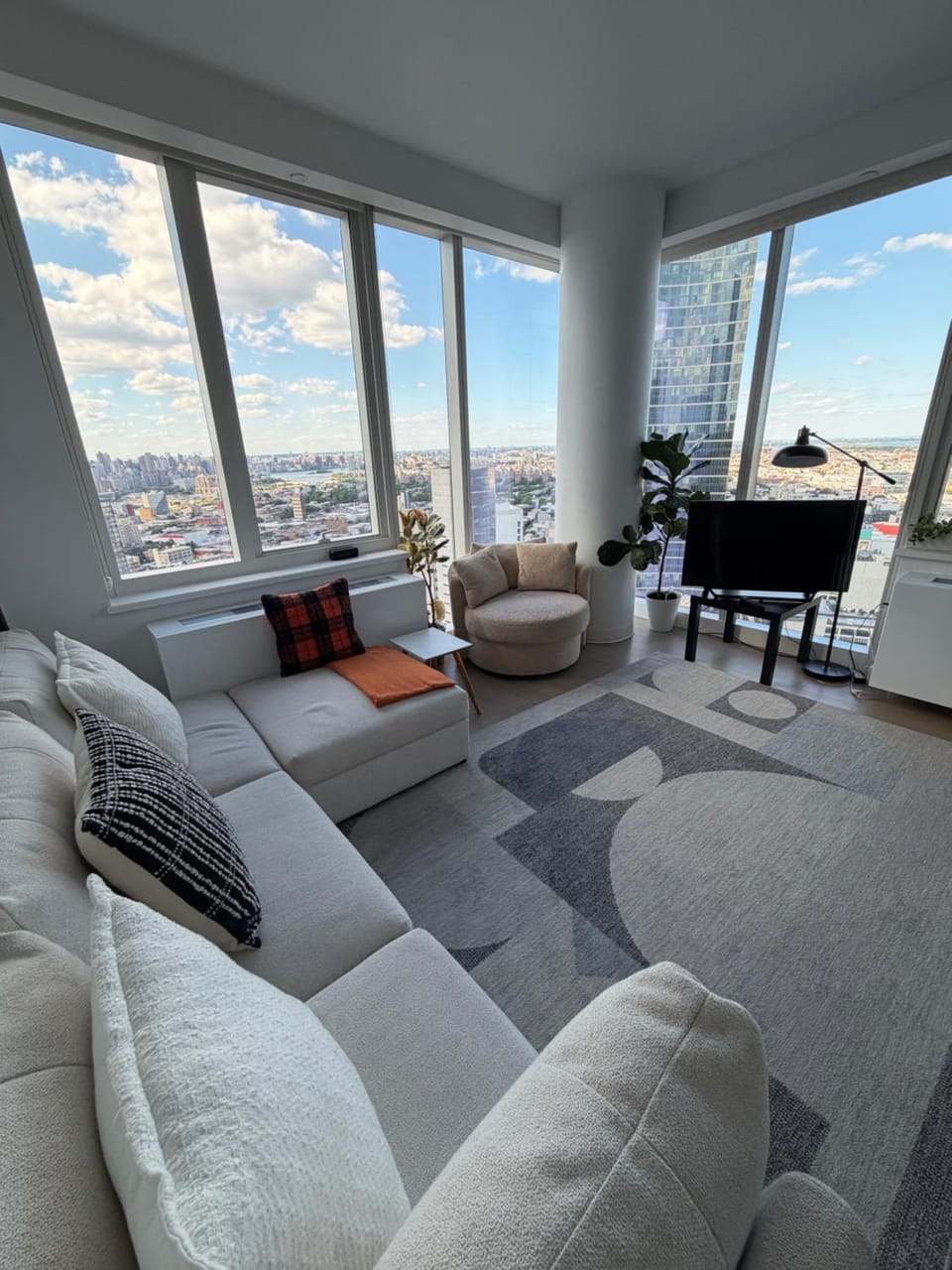 HIGH FLOOR LUXURY CORNER 2BR2BA APT STUNNING PANORAMIC CITY VIEWs 1 STOP TO MIDTOWN MANHATTAN Apartment in Sunnyside
