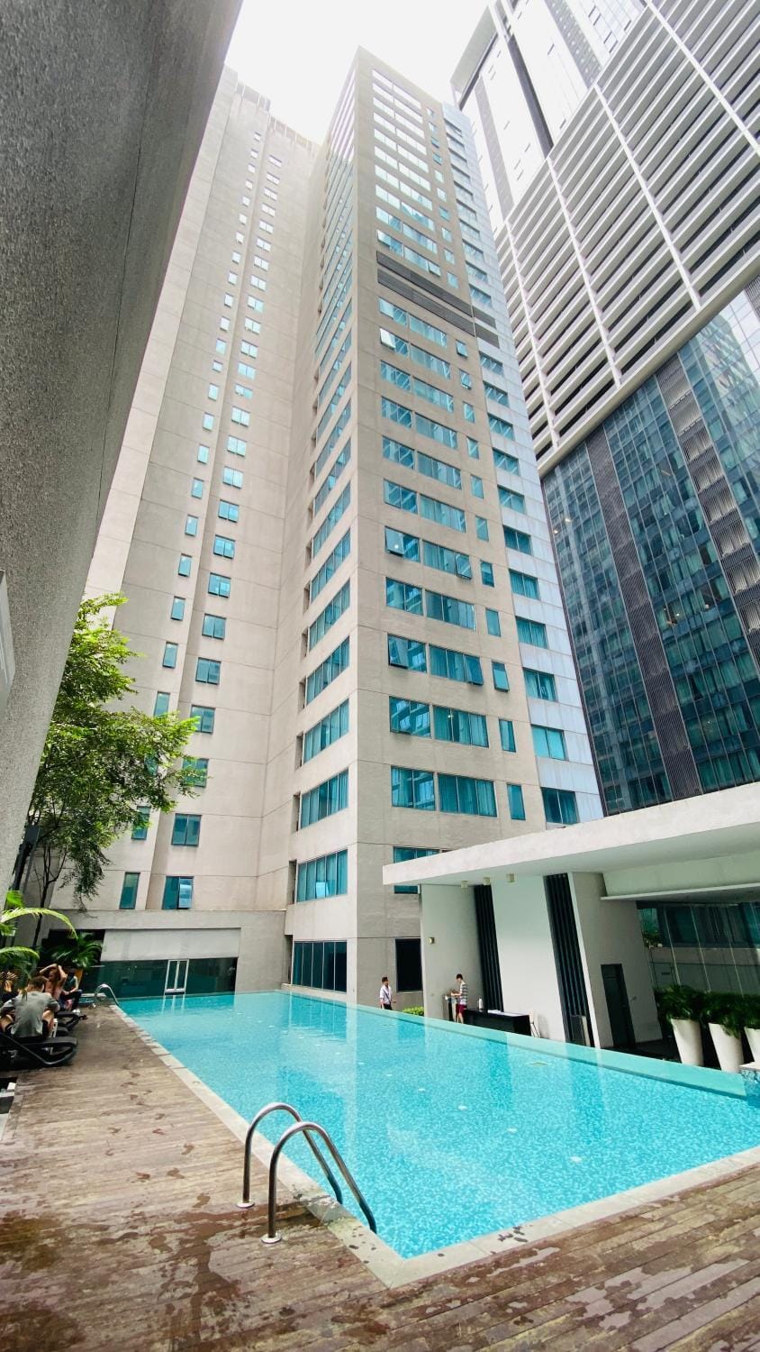 Property building, Day, Pool view, Swimming pool, sunbed