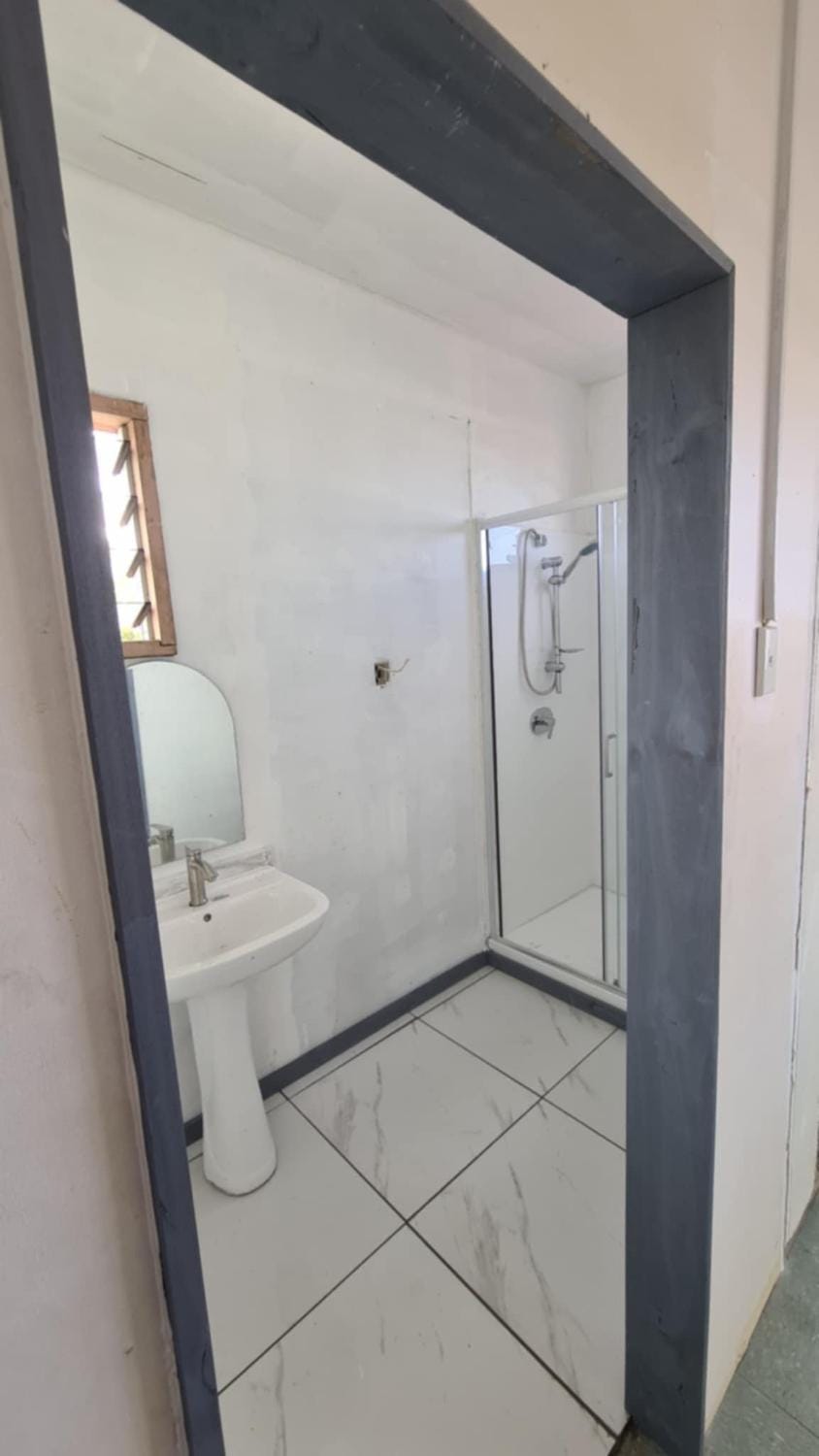 Shower, Toilet