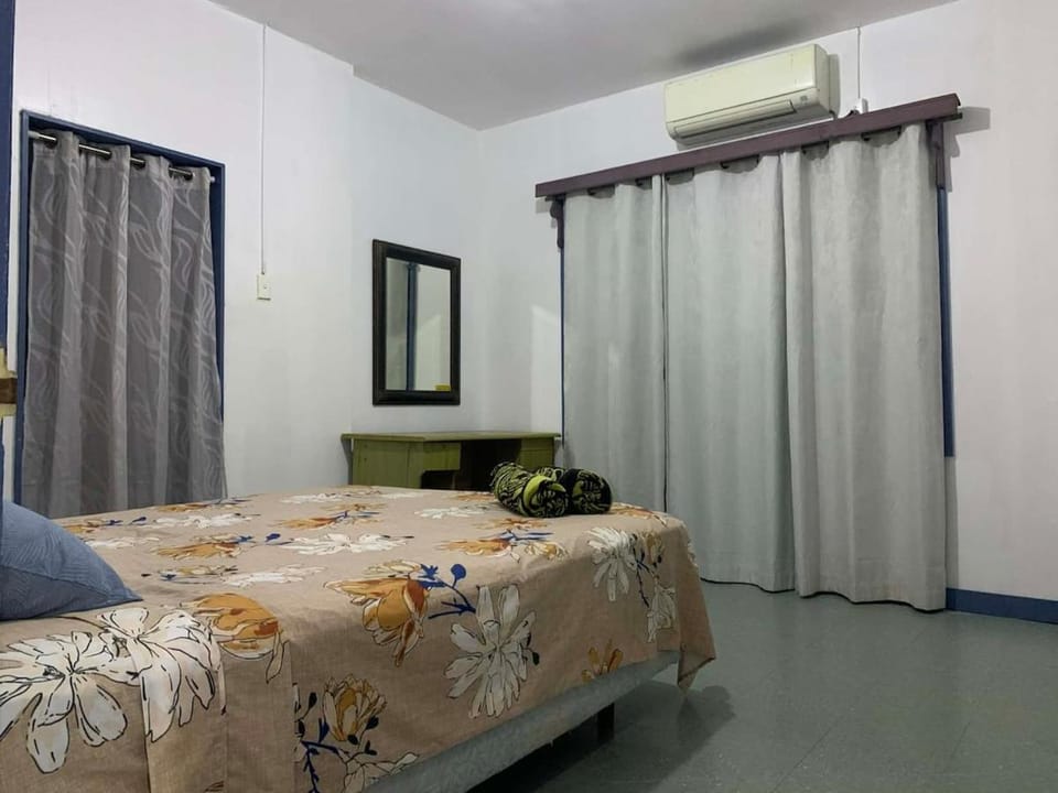 Bed, Photo of the whole room, Bedroom, air conditioner