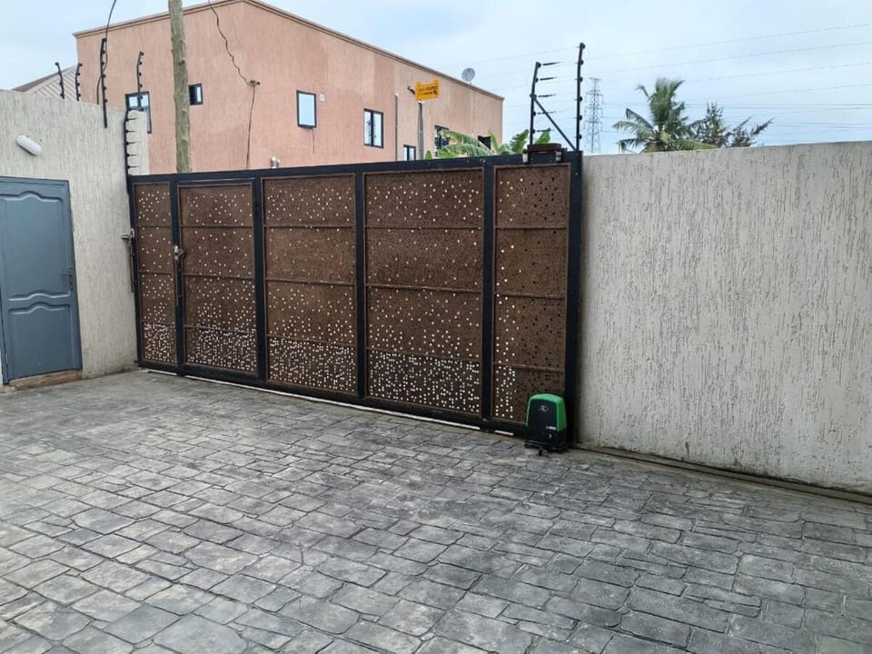 Luxurious 2 bedroom, townhouse in East Legon Villa in Accra