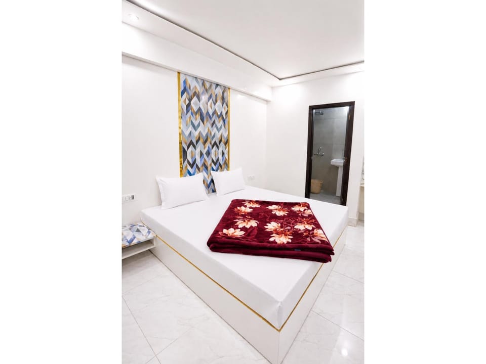 M-Town Inn Nainital Premium Stay with Modern Rooms, Family Comfort & Beautiful Hill Views Hotel in Uttarakhand