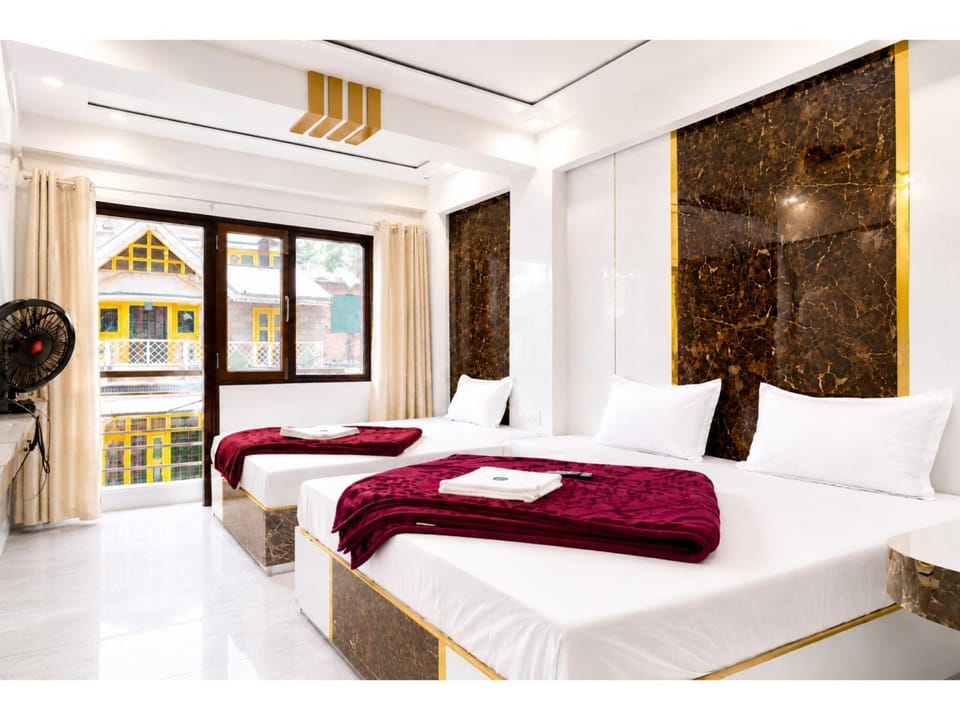 M-Town Inn Nainital Premium Stay with Modern Rooms, Family Comfort & Beautiful Hill Views Hotel in Uttarakhand