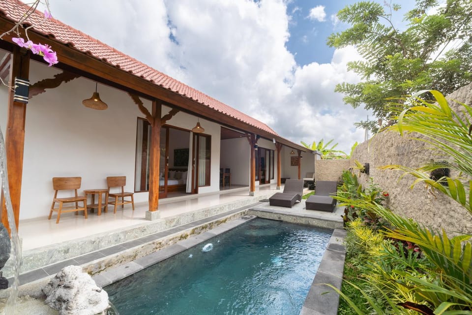 Property building, Garden view, Pool view, Swimming pool, sunbed