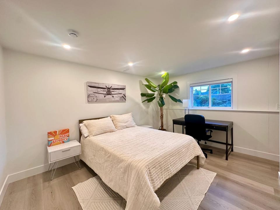 Two bedroom suit with private entrance in Tsawwassen near Ferry Bed and Breakfast in Delta