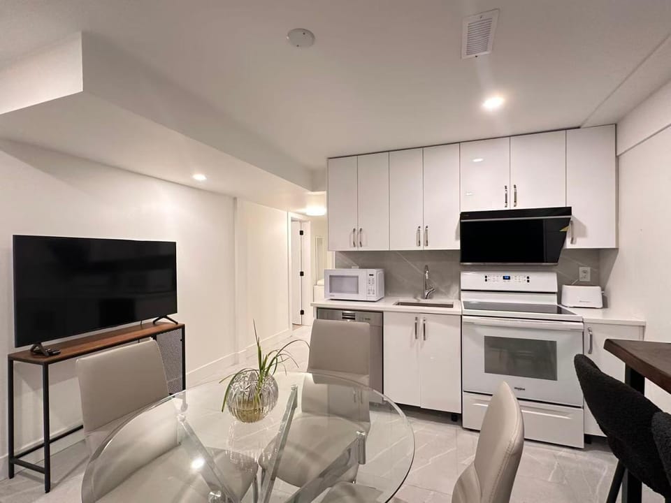 Two bedroom suit with private entrance in Tsawwassen near Ferry Bed and Breakfast in Delta