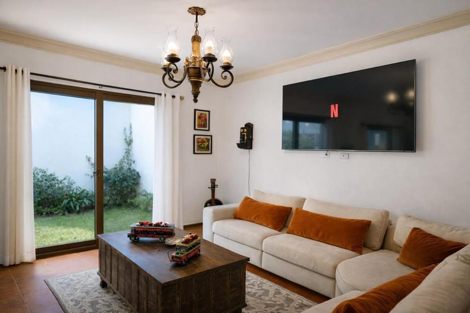 Luxury Villa, Volcanoes views, 5BR Villa in Antigua Guatemala