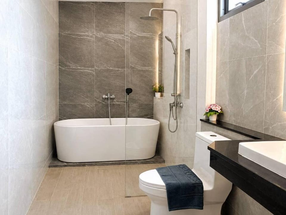Shower, Toilet, Bathroom, Bath