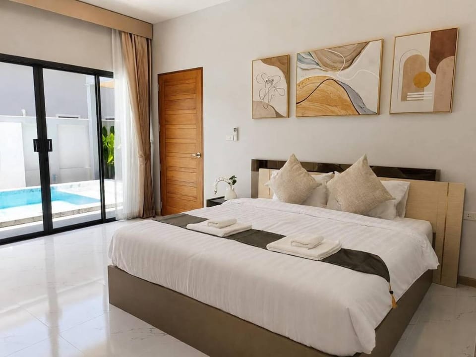 Bed, Bedroom, Pool view, towels