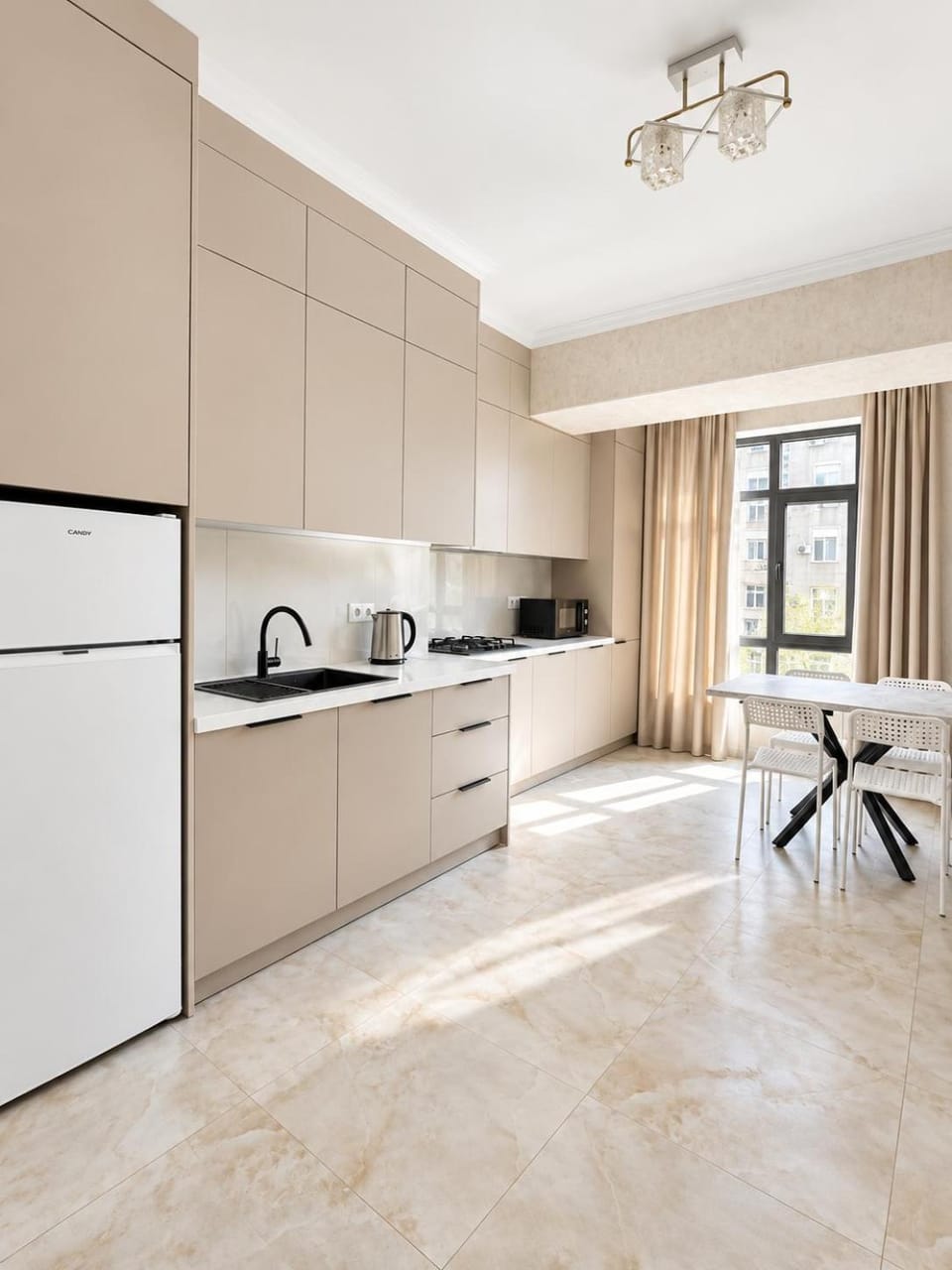 Kitchen or kitchenette, Dining area, stove