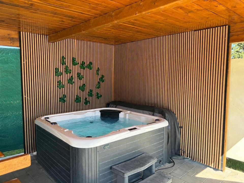 Hot Tub, Balcony/Terrace