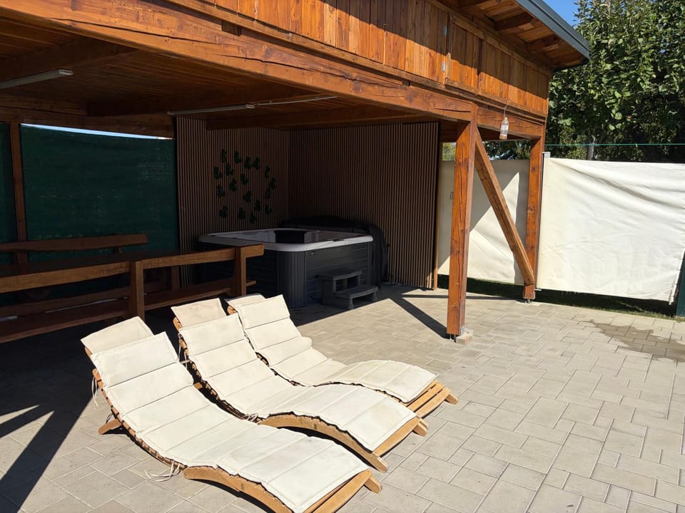 Patio, Day, Hot Tub, Seating area, sunbed
