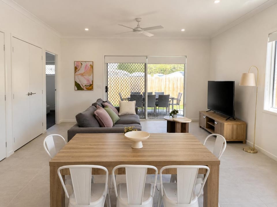 The Olive Nest Modern Family Comfort House in Upper Coomera