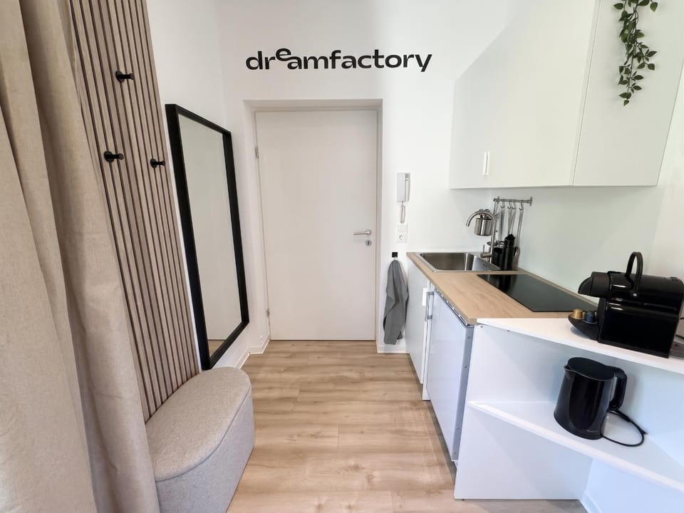 Facade/entrance, Kitchen or kitchenette