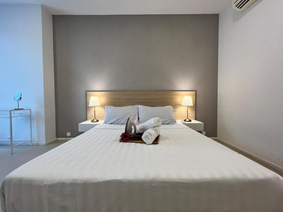Designer Urban Living Arcoris Soho Mont Kiara Apartment in Petaling Jaya