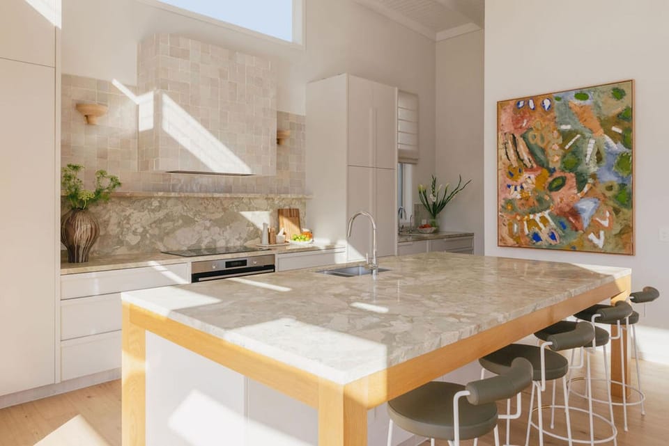 Clarence House- A Stay Above The Ordinary - Holiday Yamba House in Yamba