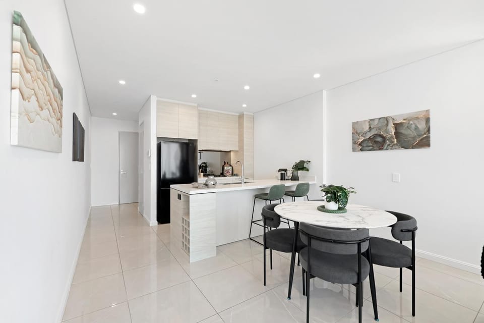 Kitchen or kitchenette, Dining area, oven, stove