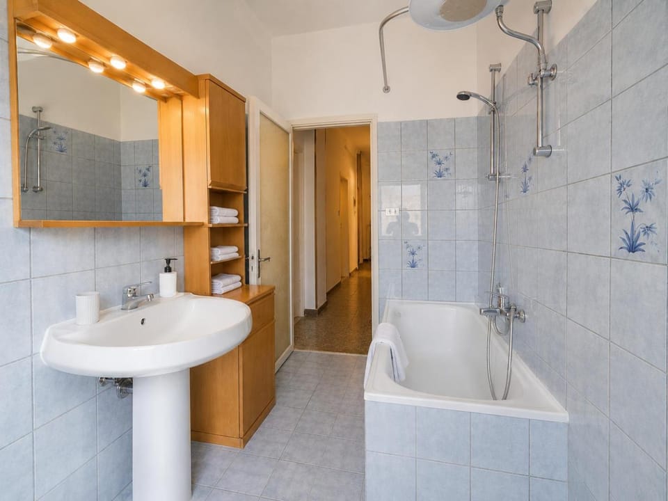 Bathroom, Bath