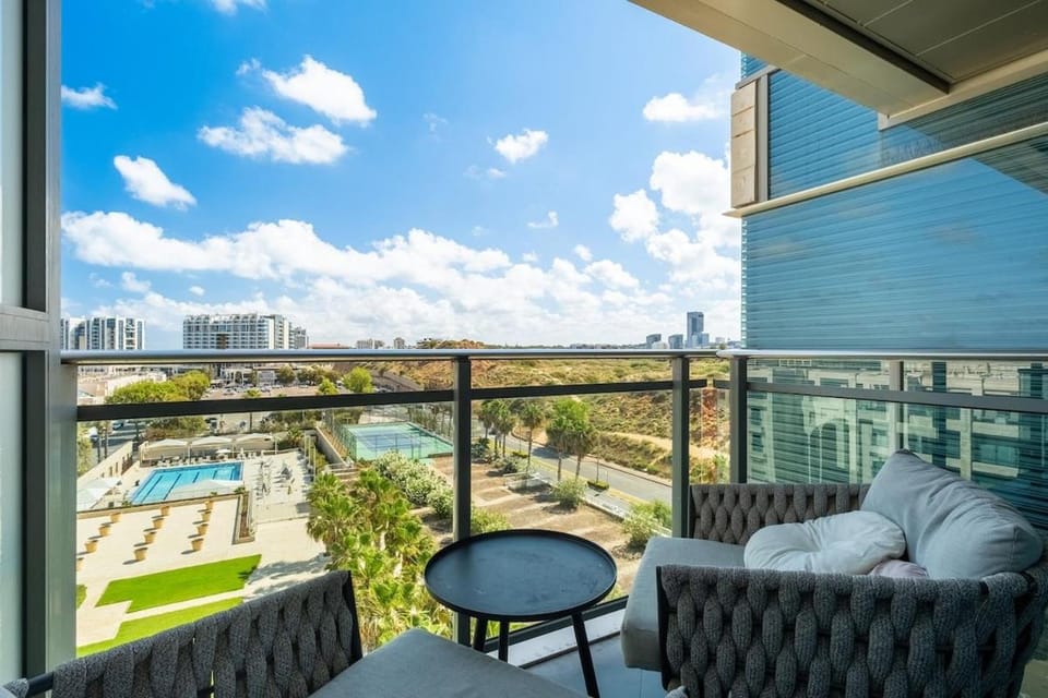 Okianos 1bd Sea View and Balcony Apartment in Herzliya