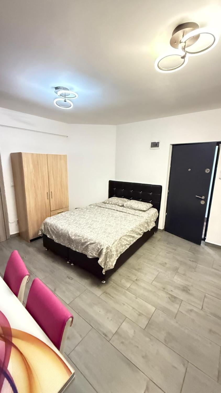 Easy Link Studio Aeroport Spital Neuro Sf Maria Apartment in Romania