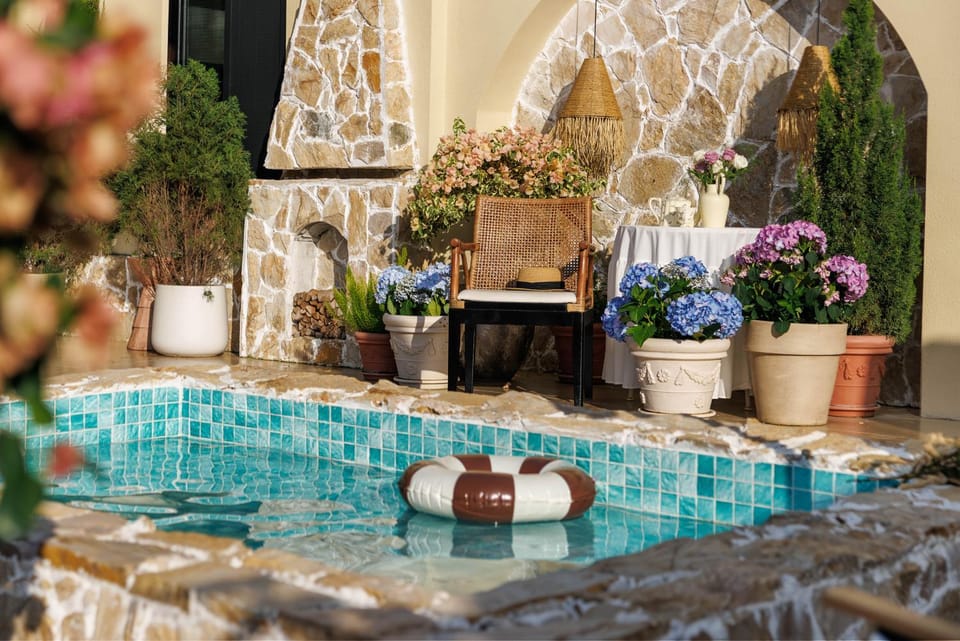 Swimming pool, sunbed