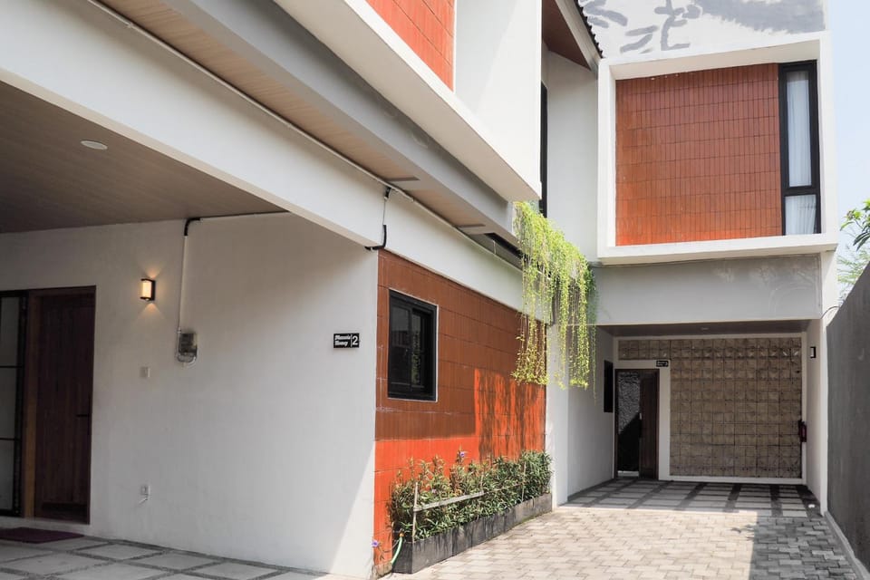 Facade/entrance