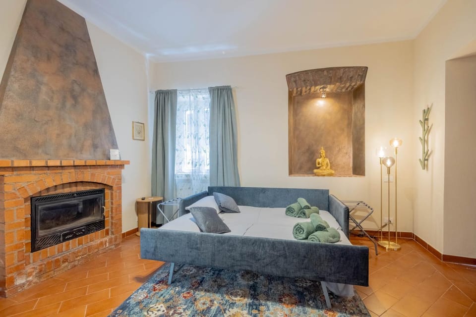 Bed, Living room