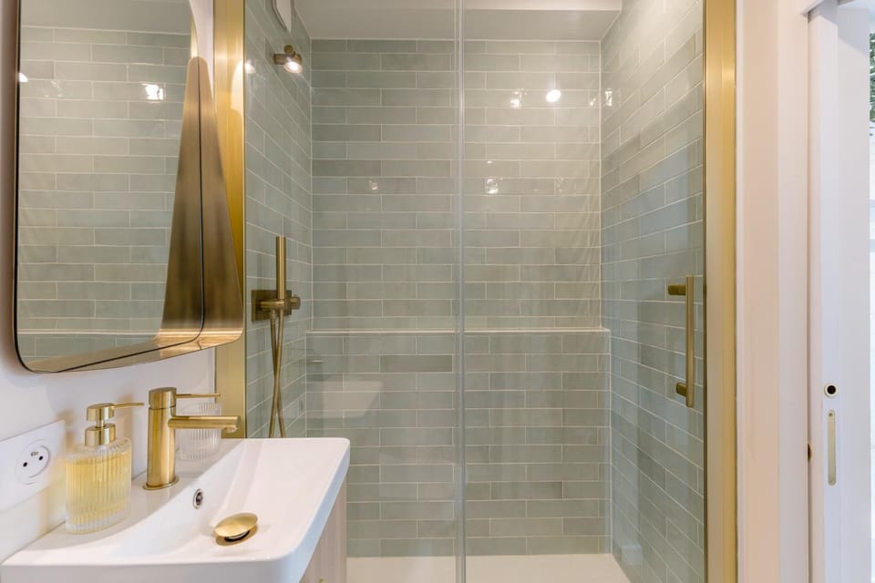 Shower, Bathroom, towels