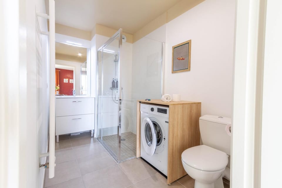 Toilet, Bathroom, washing machine