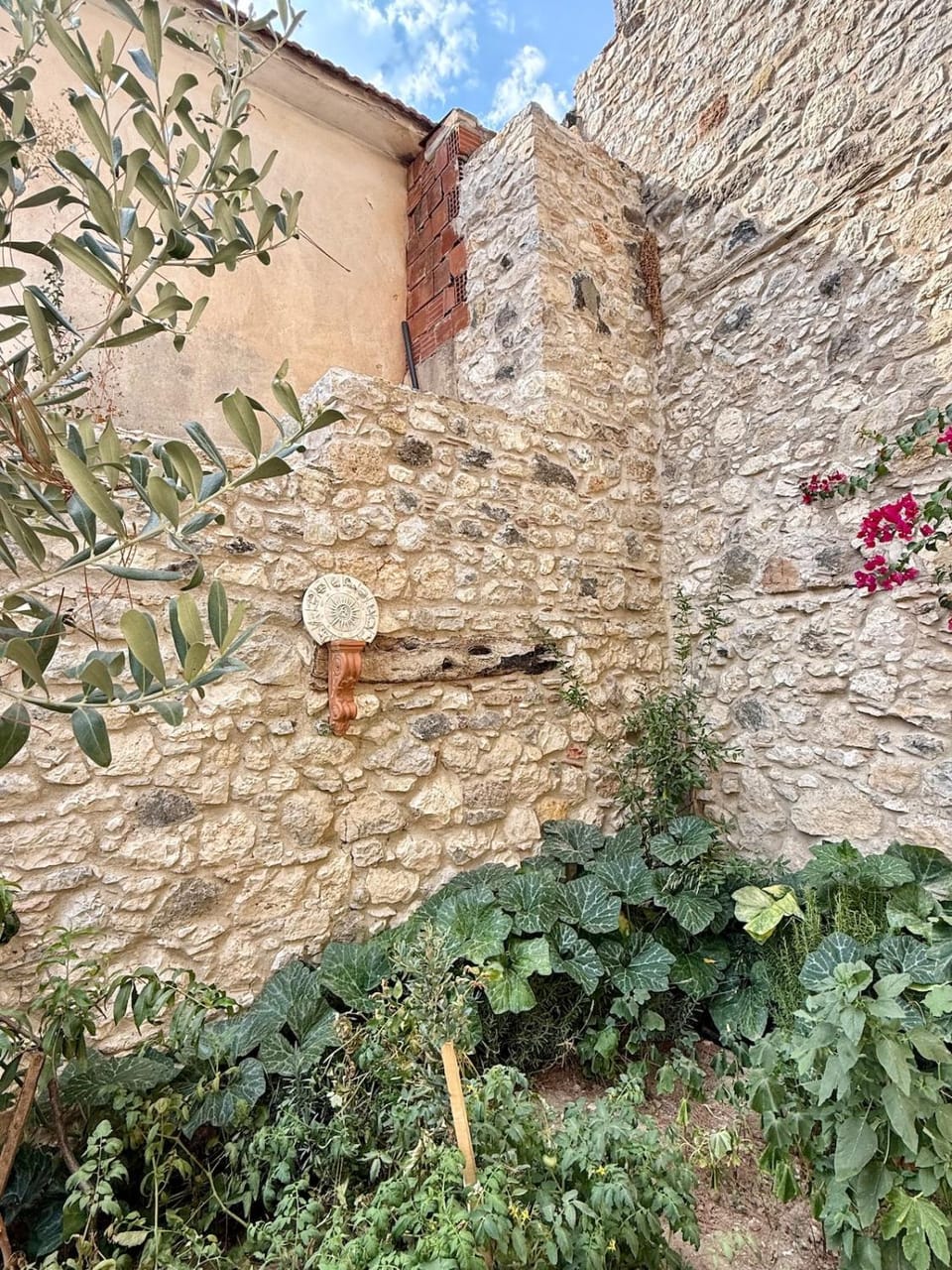 Hatchas Stone House House in İzmir Province