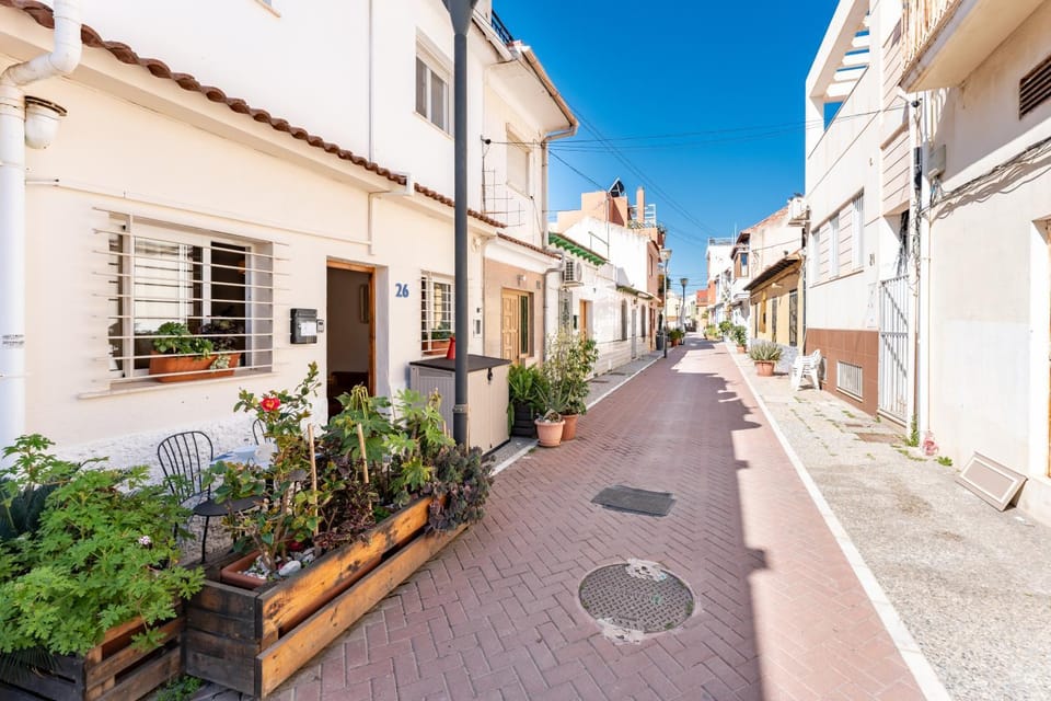 Property building, Neighbourhood, Street view, Location