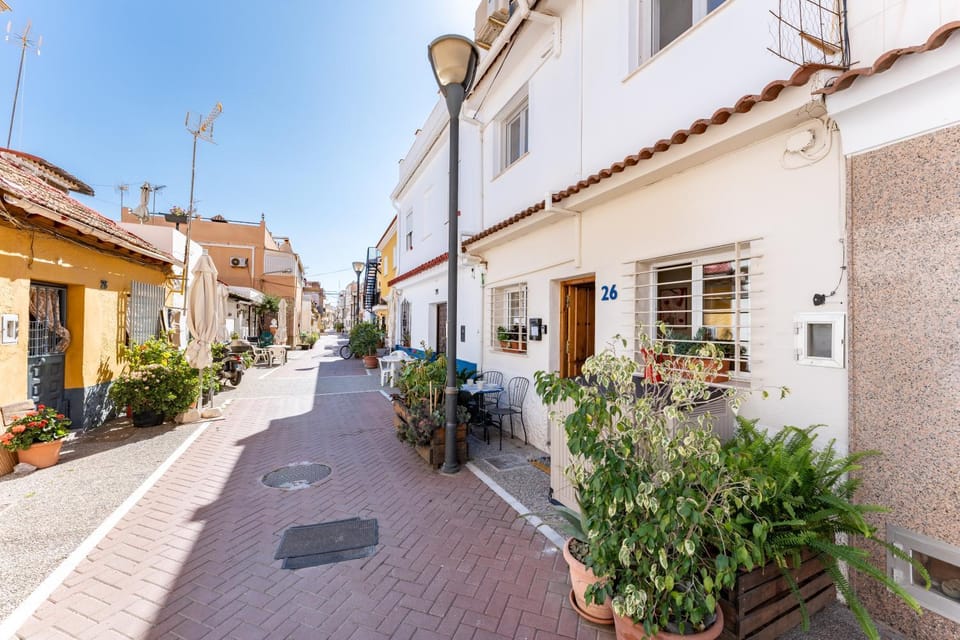 Property building, Neighbourhood, Street view, Location