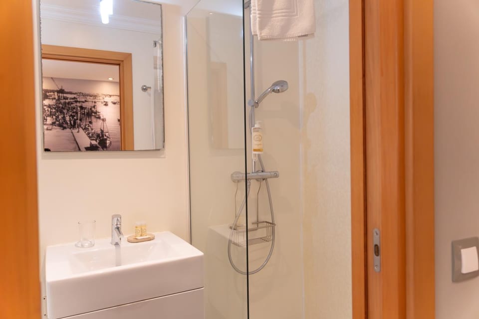 Bathroom, Decorative detail, hair dryier