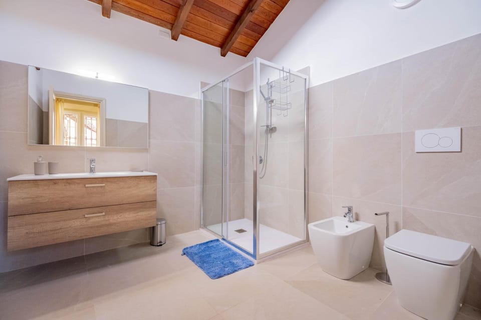 Shower, Toilet, Bathroom, bidet, towels