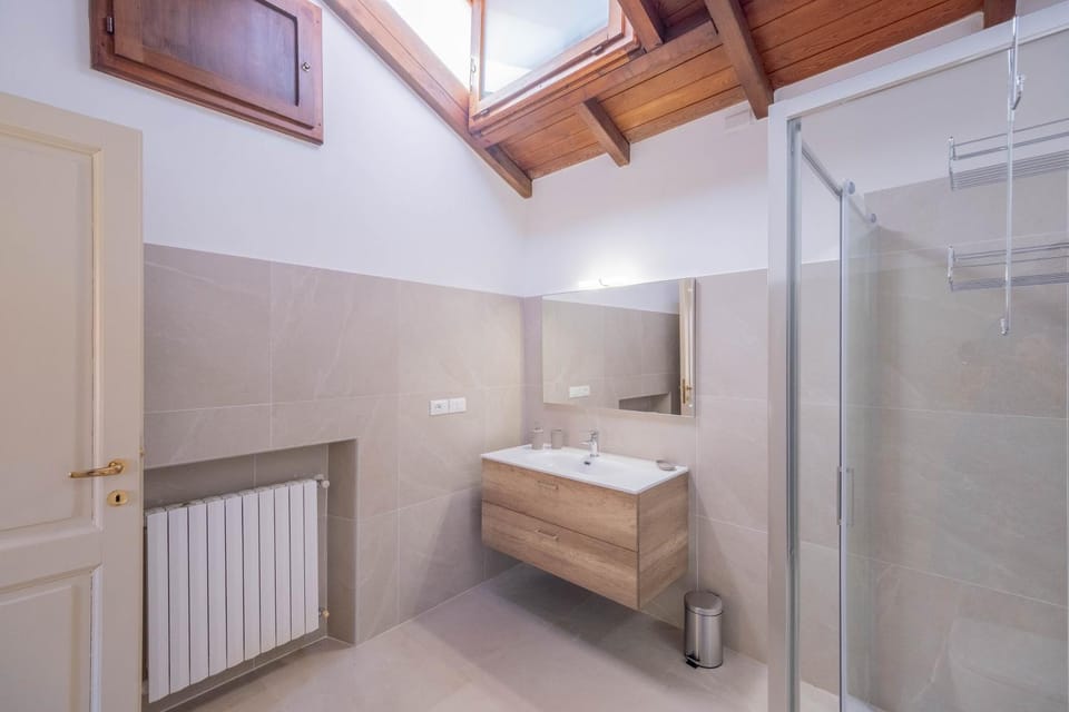 Bathroom, towels