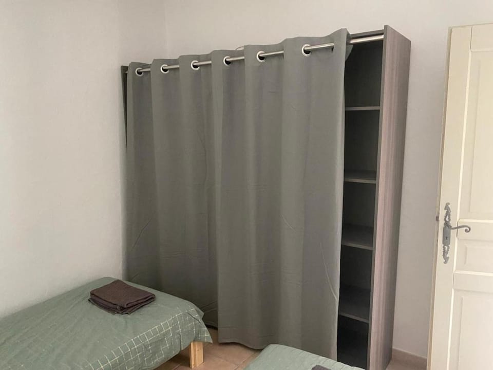 Mazet 2 chambres Île de la Barthelasse Avignon House in Villeneuve-lès-Avignon