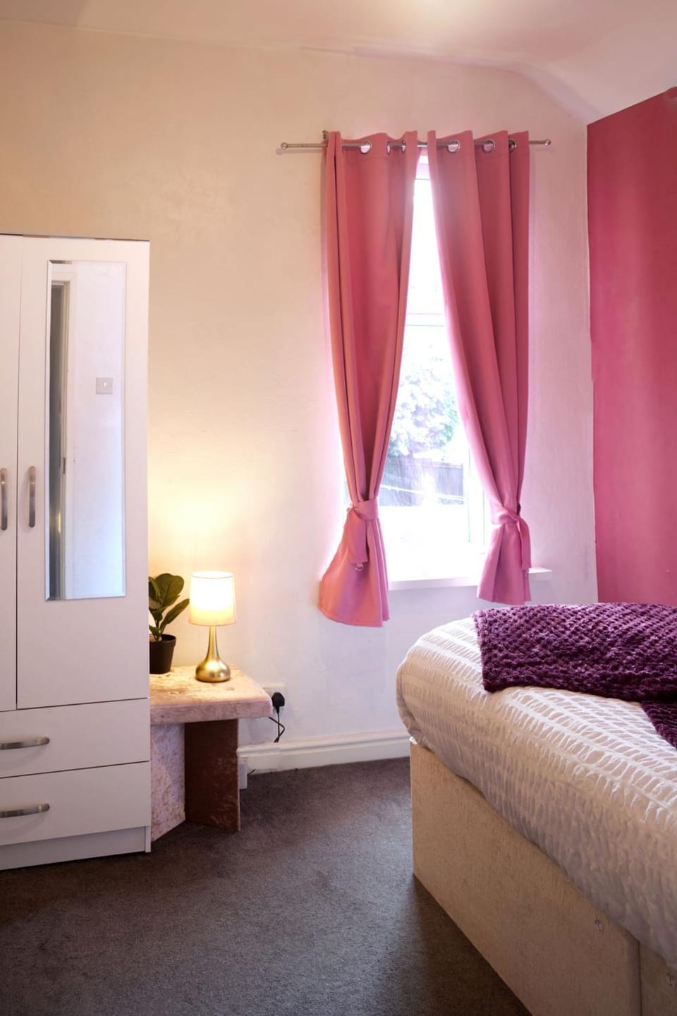 Bed, Living room, Bedroom
