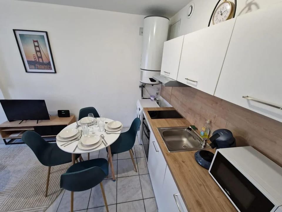 Kitchen or kitchenette