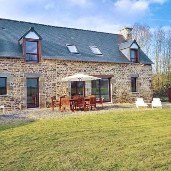 Charming longère idyllic setting House in Brittany