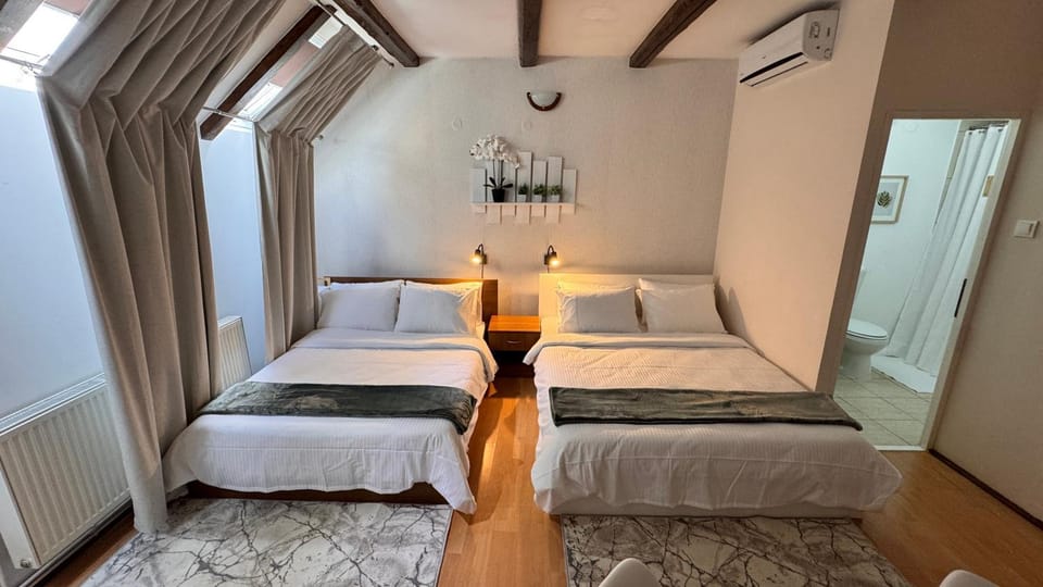 Bed, Photo of the whole room, Bedroom, air conditioner