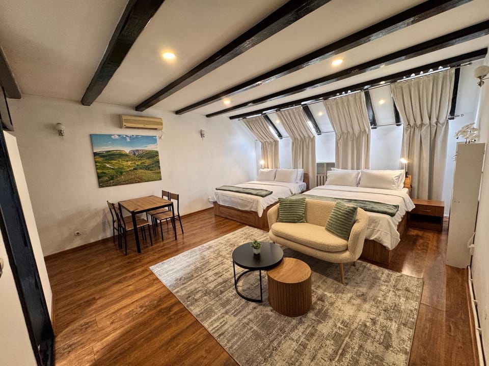 Bed, Living room, Photo of the whole room, Seating area, Bedroom
