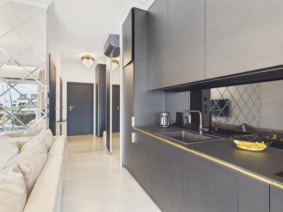 Kitchen or kitchenette, Seating area