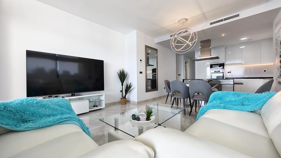 Communal lounge/ TV room, TV and multimedia, Living room, Dining area