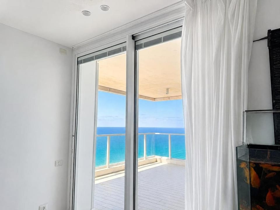 Exceptional apartment with panoramic sea view Apartment in Netanya