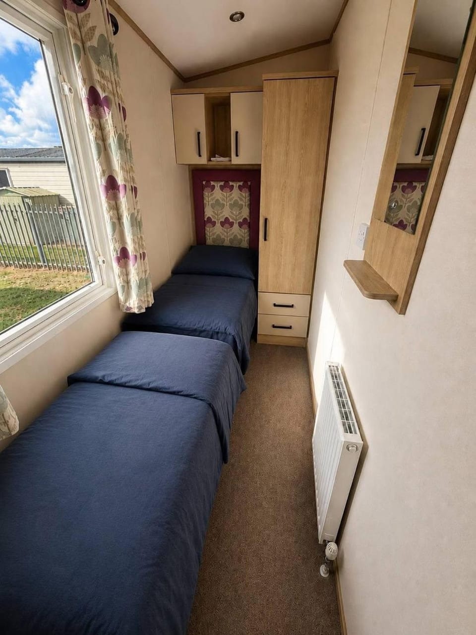 Cabin Sleeps 8 with Parking and Balcony Cabin in Ingoldmells