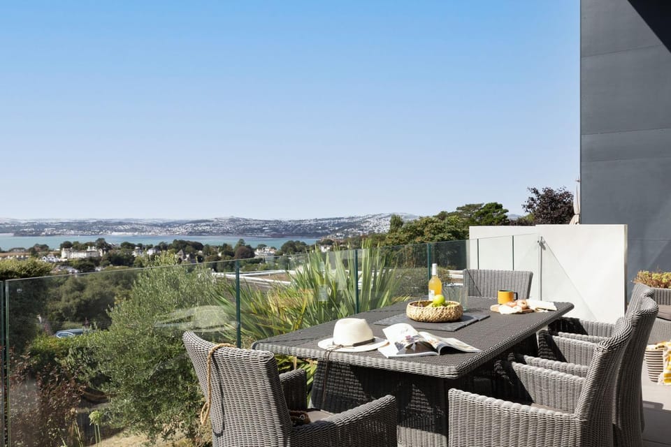 Patio, Natural landscape, View (from property/room), Balcony/Terrace, Seating area, Dining area, Sea view