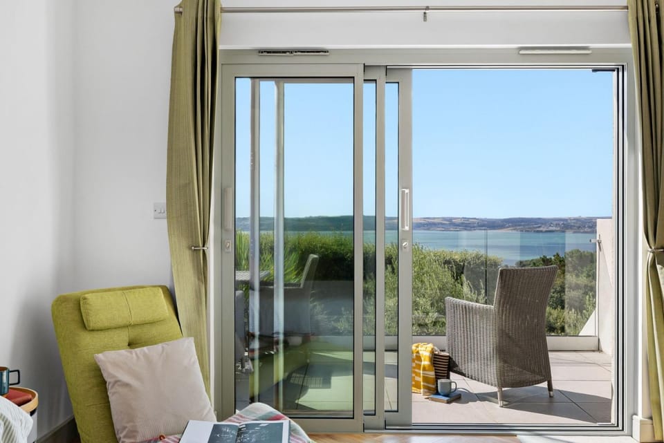 Patio, Natural landscape, View (from property/room), Balcony/Terrace, Seating area, Bedroom