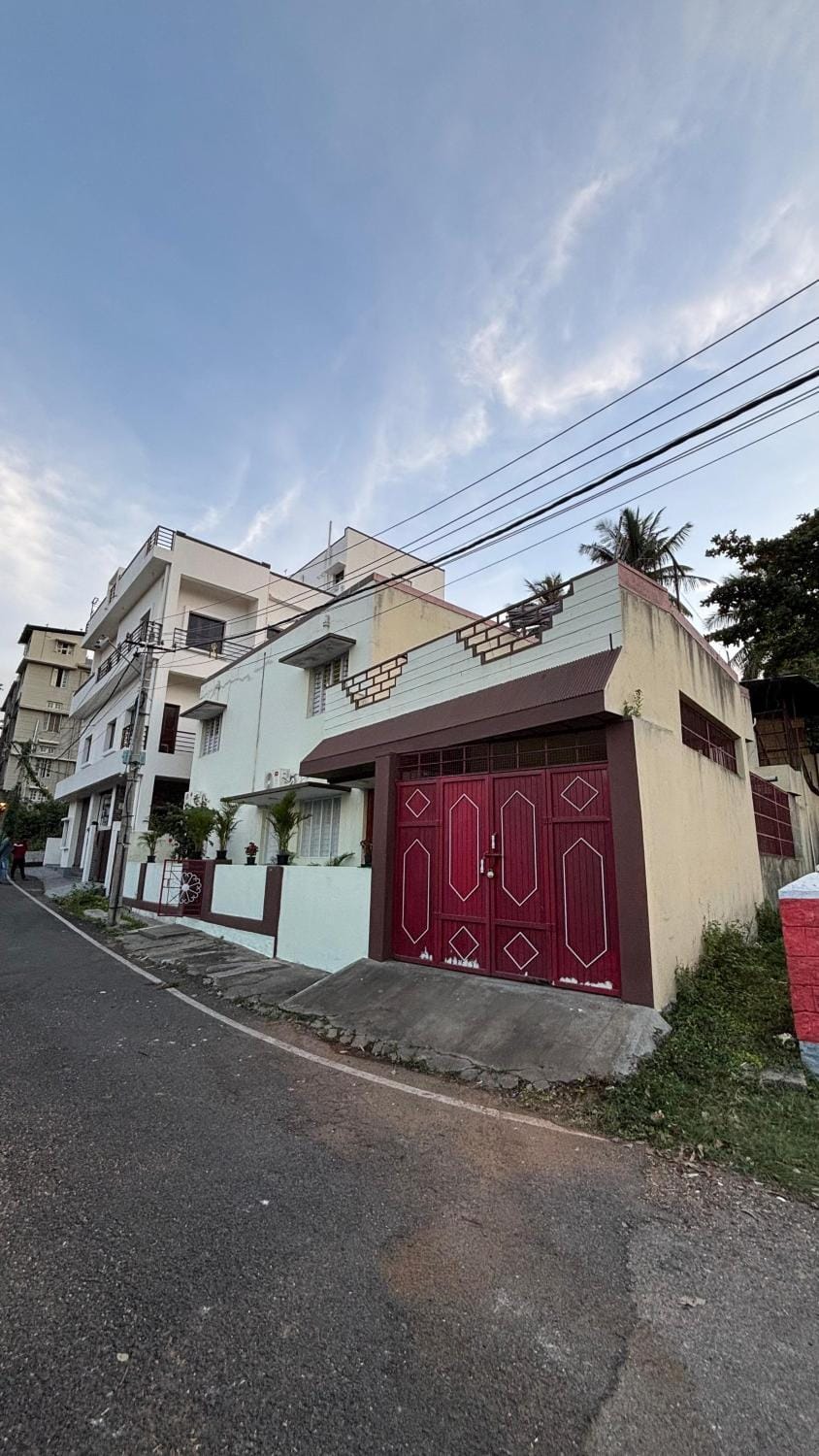 Yami Vistas - 3BHK AC Homestay Near Downtown CITY Centre House in Mysuru