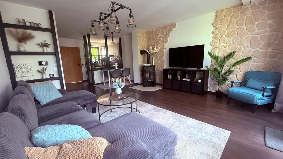 Communal lounge/ TV room, TV and multimedia, Living room, Seating area, Evening entertainment