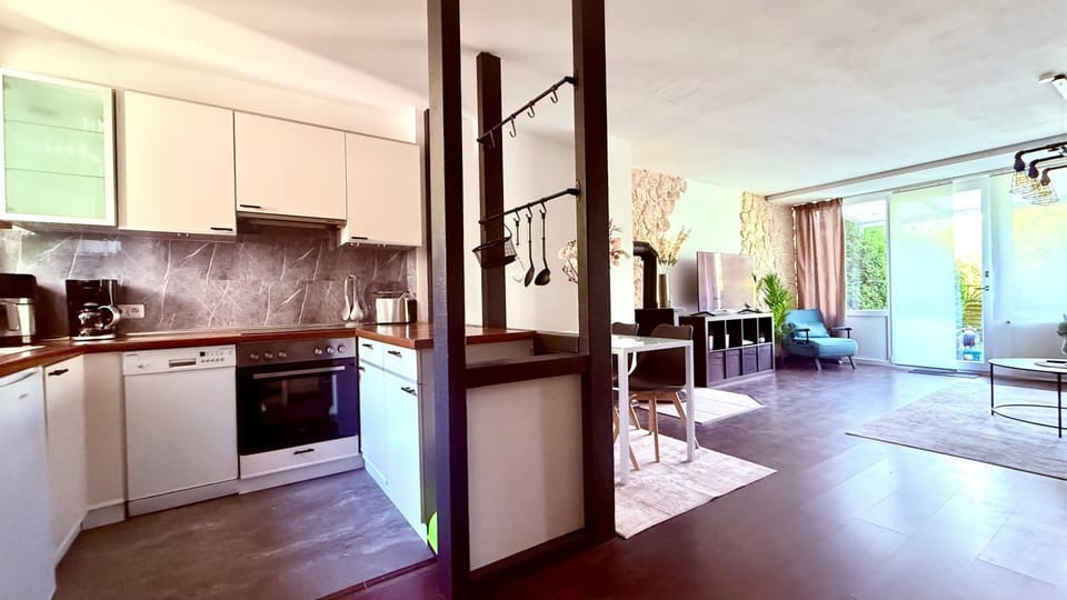 Communal lounge/ TV room, TV and multimedia, Living room, Seating area, Evening entertainment